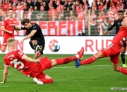 开云体育-关于柏林联队员联手作战，取得重要胜利的信息