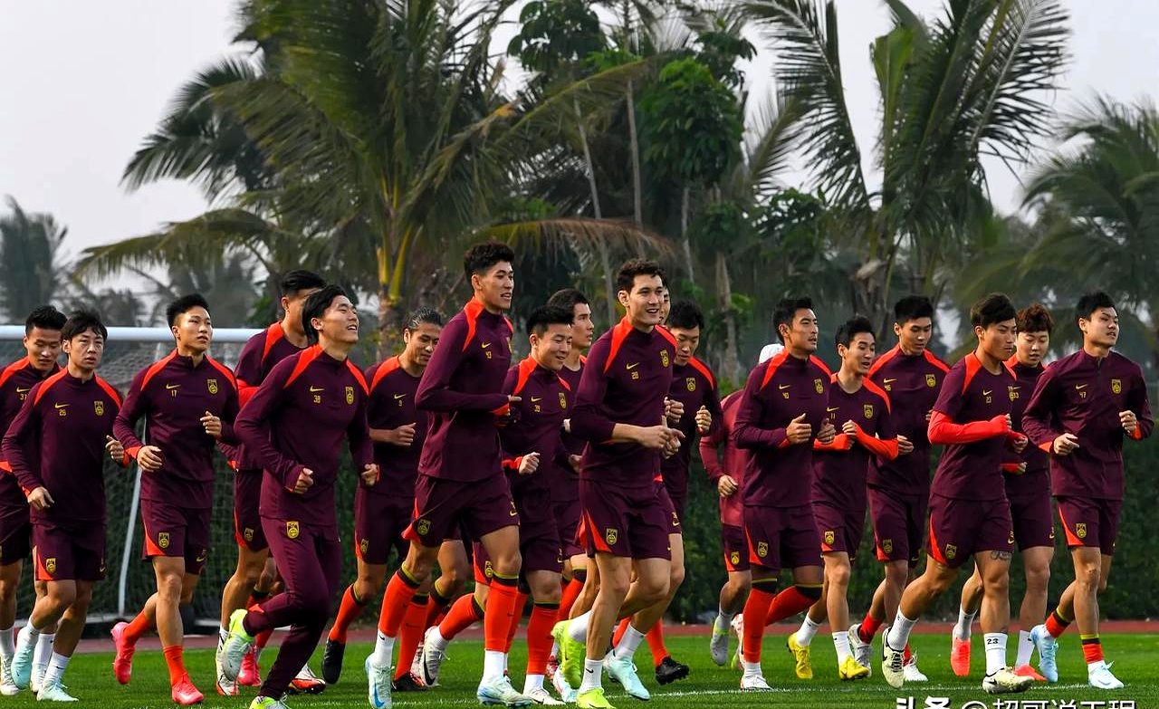 足坛英雄备战国家队瞄准胜利