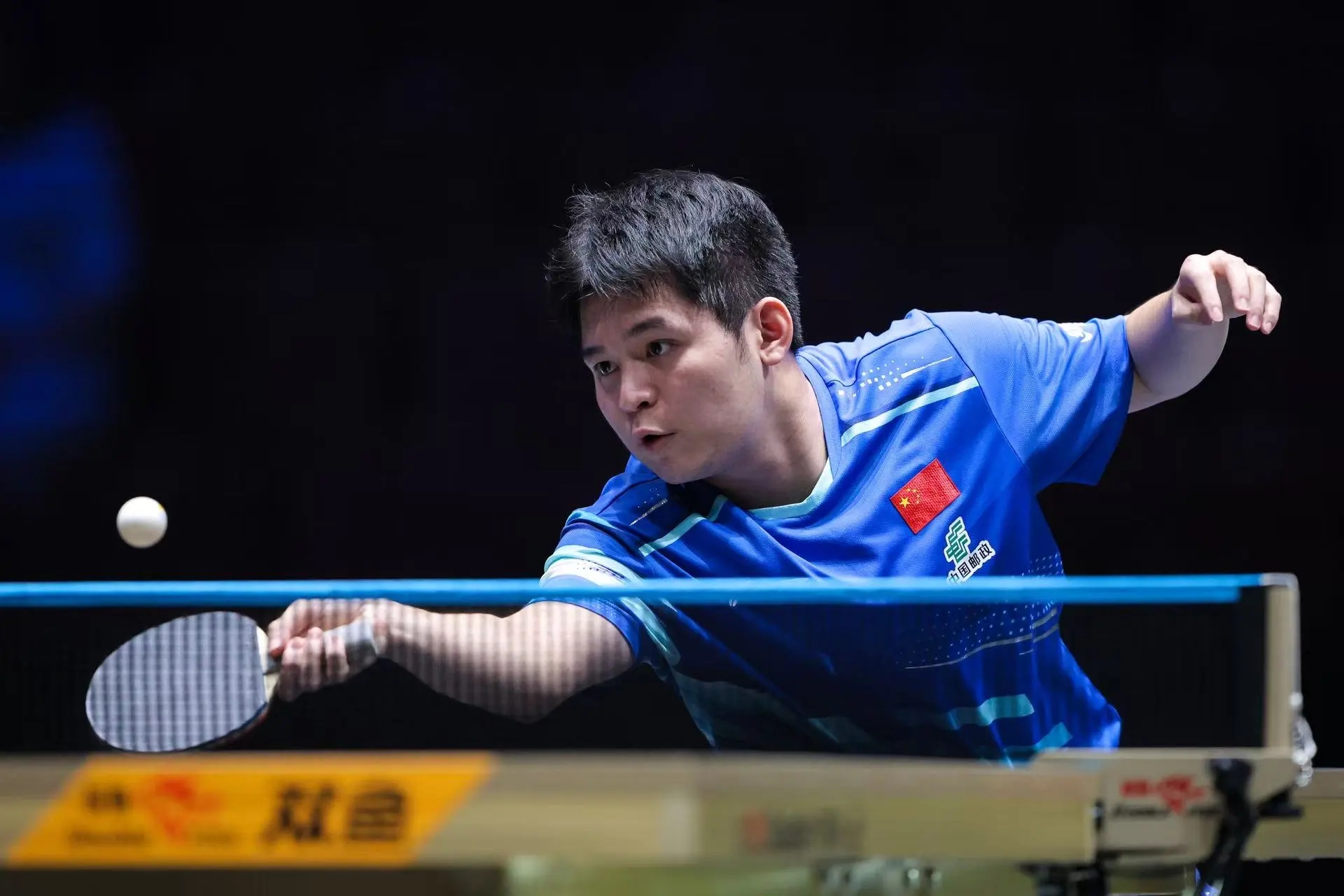 关于瑞典乒乓球队鏖战德国乒乓球队，许昕三分雨点燃全场的信息