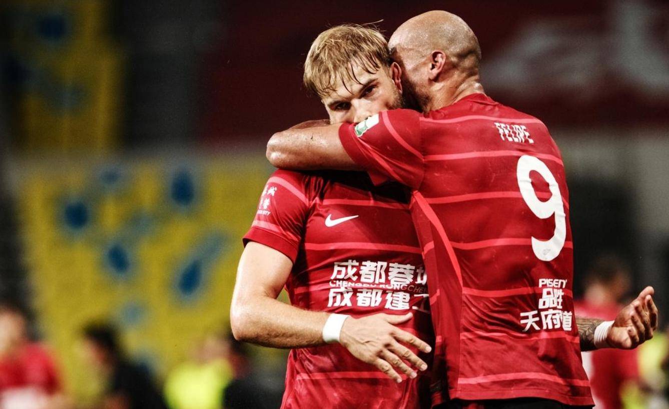 关于江苏苏宁压迫劲敌,中超竞争格局白热化的信息 关于江苏苏宁压迫劲敌,中超竞争格局白热化的信息