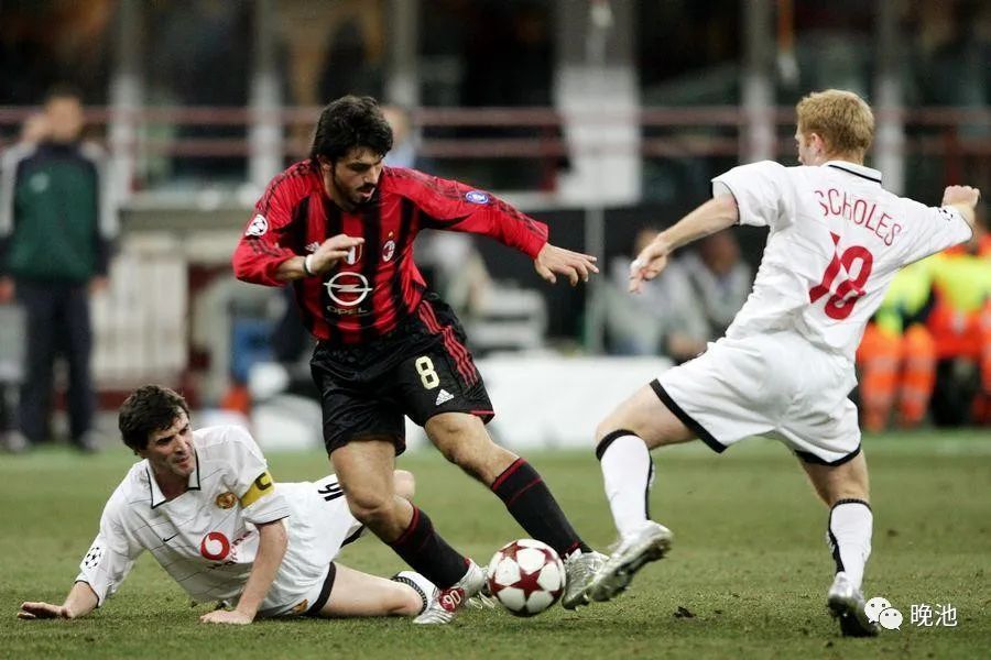 曼联主场击败AC米兰，成功晋级欧冠半决