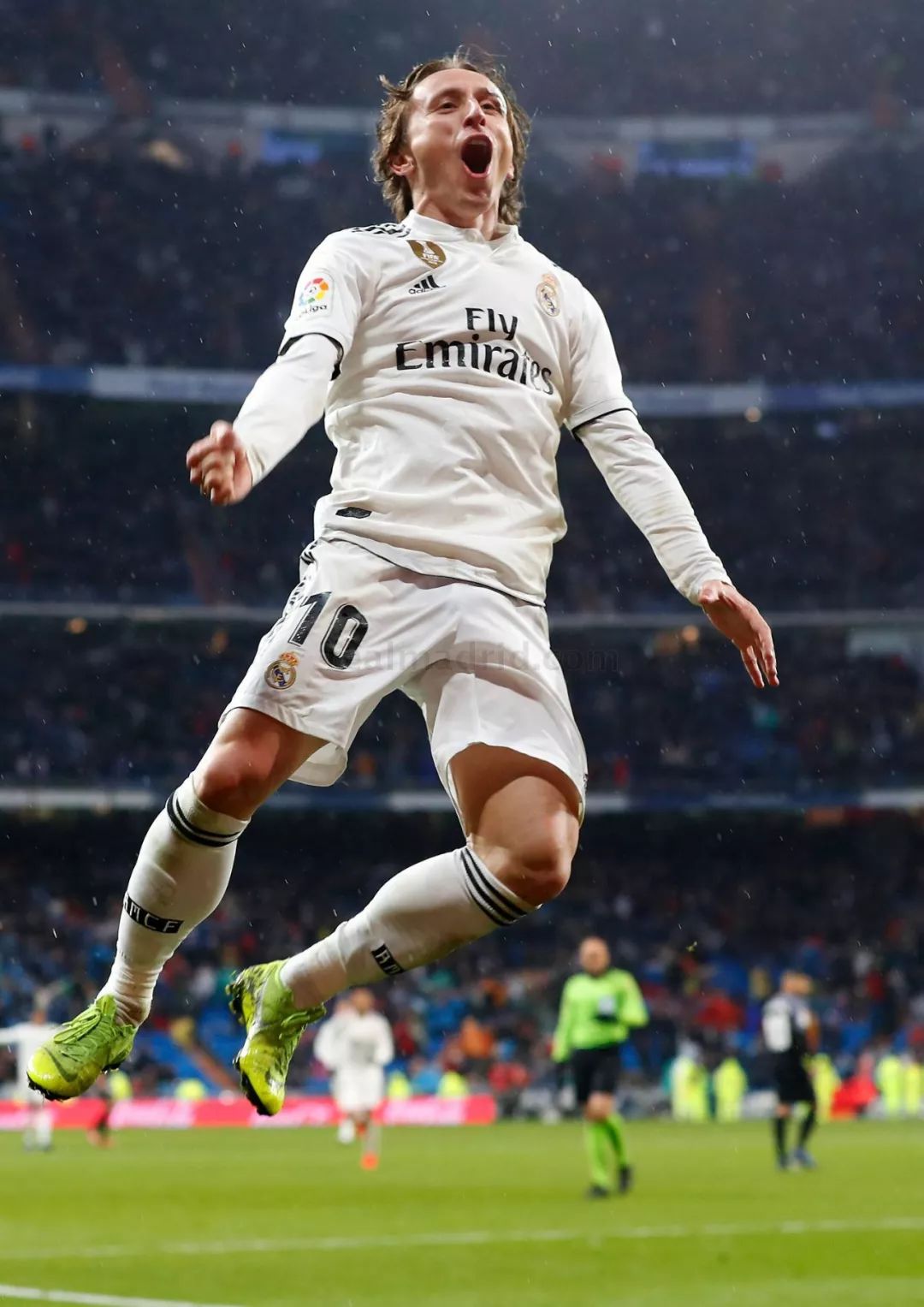 关于塞维利亚豪取三分，跃升积分榜前列的信息