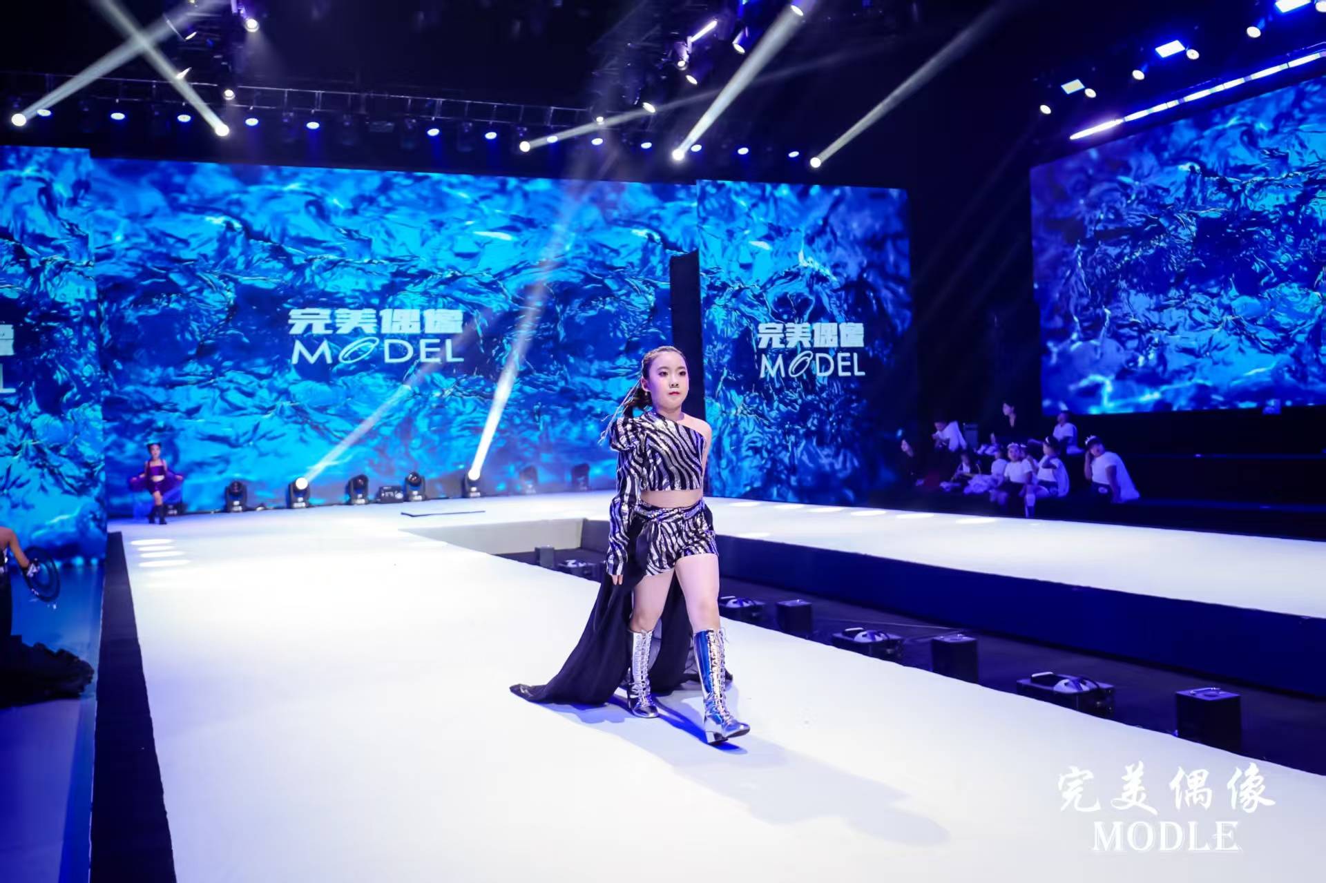 全球瞩目新星闪耀夺得个人项目冠军的简单介绍